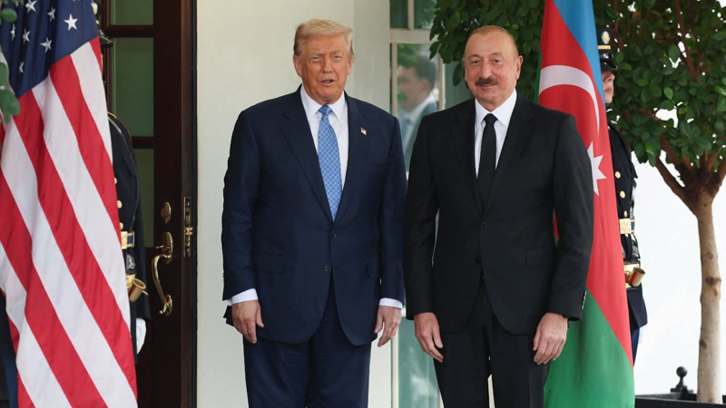 İlham Əliyev Donald Trampı təbrik etdi