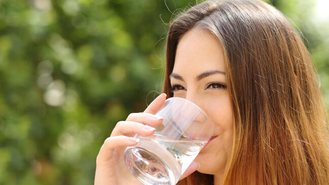 Cold or Room-Temperature Water? The Truth Most People Get Wrong